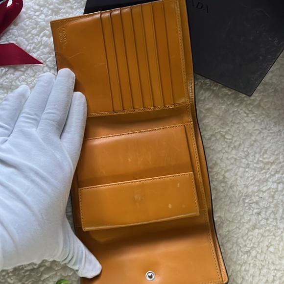 Prada yellow wallet with the box - Picture 6 of 13